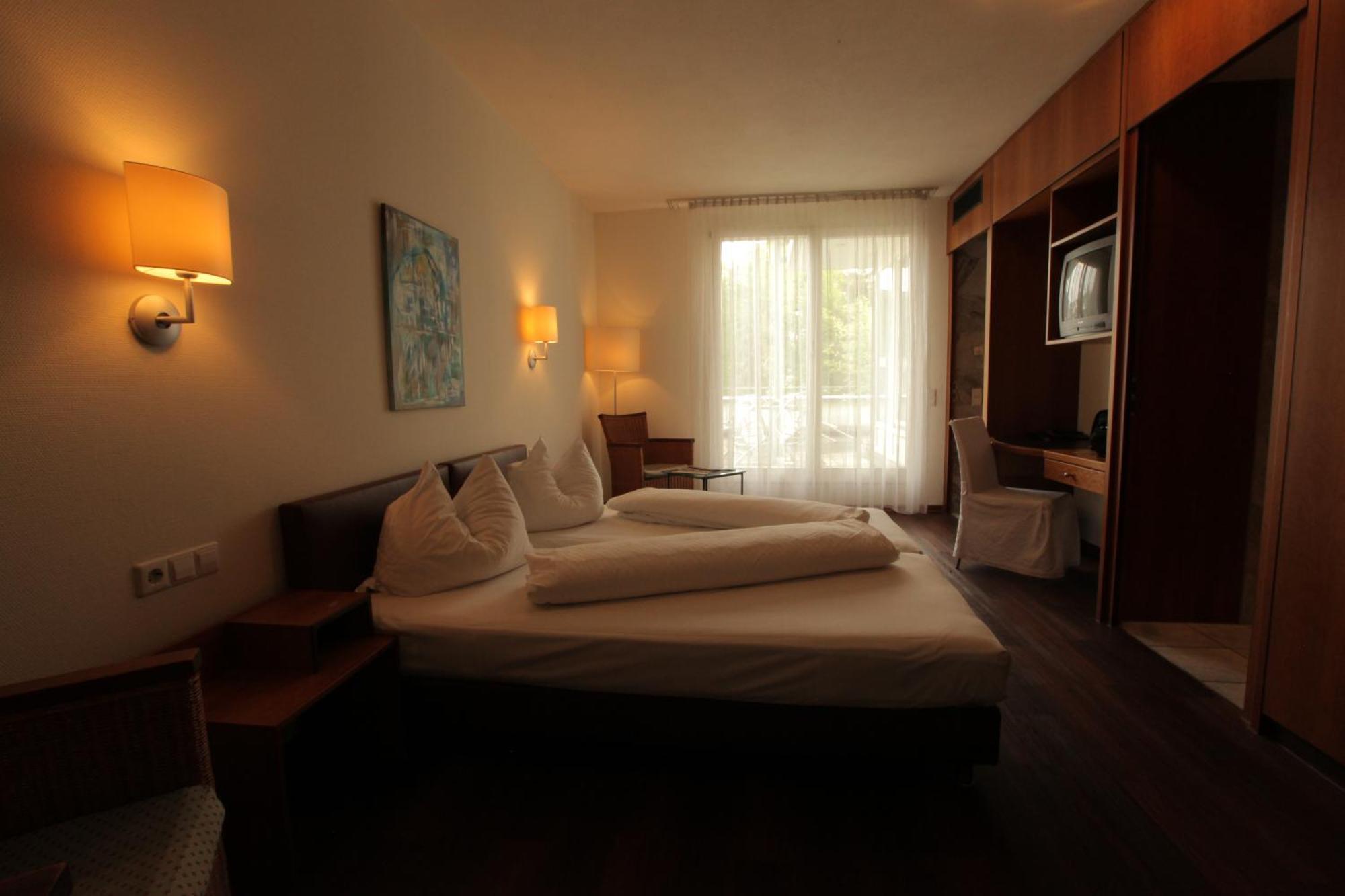 Hotel Mariotto Am Burghof Lorrach Room photo
